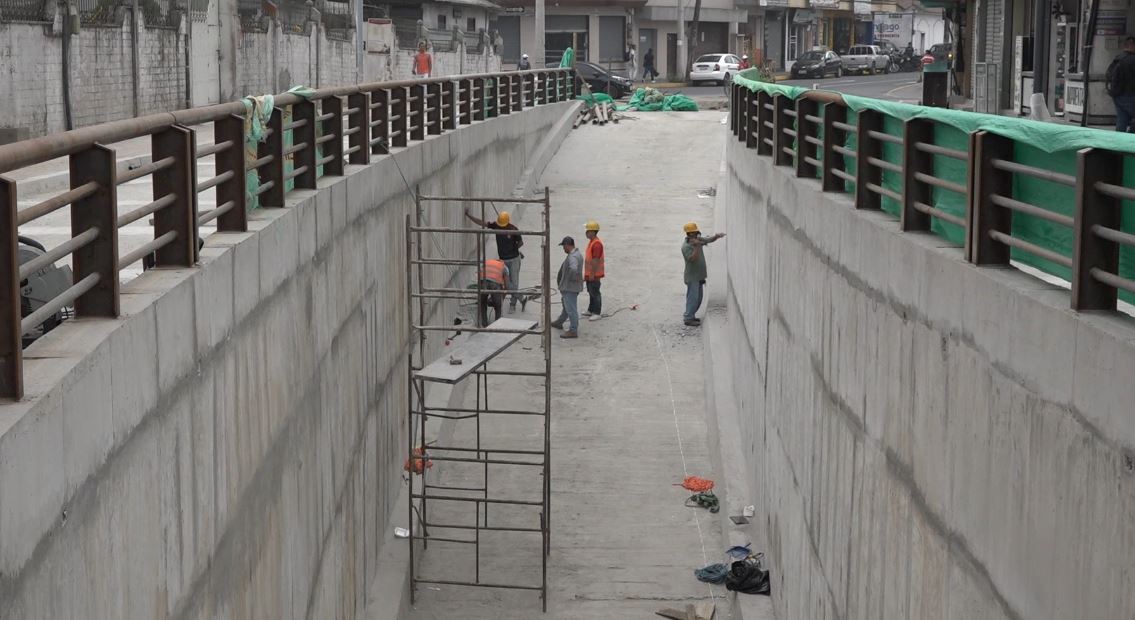 LA CONSTRUCCIÓN DEL PASO A DESNIVEL DE LA QUEVEDO AÚN NO CULMINA