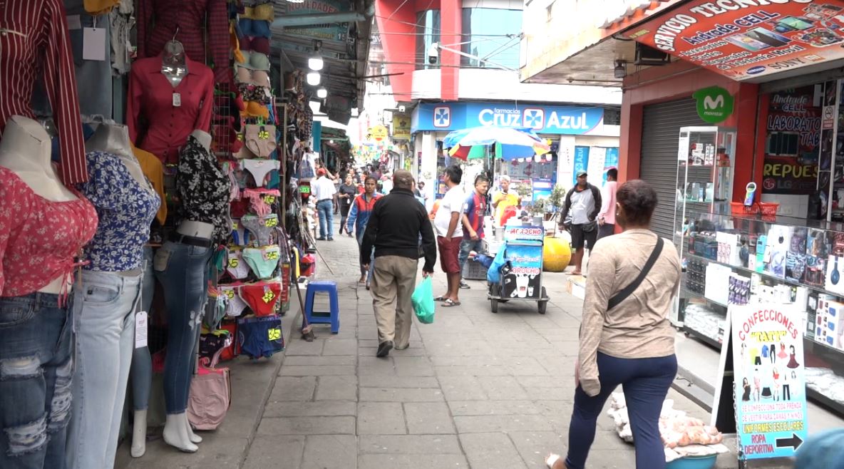 ENTRE 3 A 4 ROBOS OCURREN  EN LA PEATONAL 3 DE JULIO