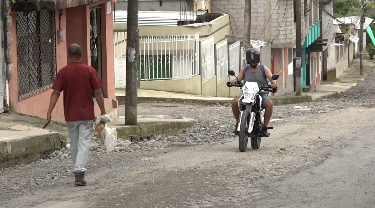 LOS MORADORES DE LA COOPERATIVA VENCEREMOS PIDEN LA INTERVENCIÓN URGENTE DE LA CALLE CALCHAQUÍES