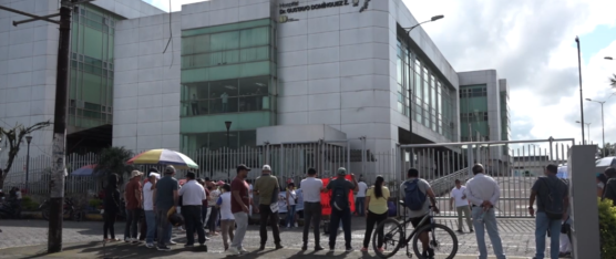 CONTINÚAN LOS RECLAMOS DE LOS TRABAJADORES DE LA SALUD DEL HOSPITAL GUSTAVO DOMÍNGUEZ