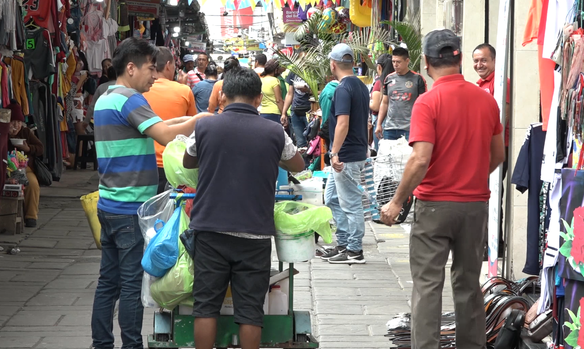 LA INFORMALIDAD EN EL MERCADO LABORAL AUMENTÓ 2, 9 PUNTOS PORCENTUALES
