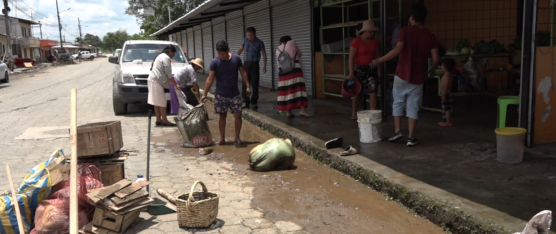 CONTINÚAN LAS LABORES DE LIMPIEZA EN HOGARES EN VALLE HERMOSO TRAS EL DESBORDAMIENTO DEL RÍO BLANCO