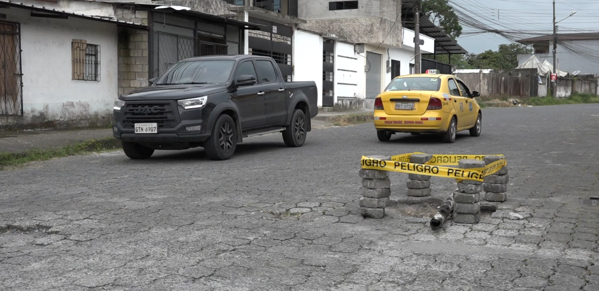 UN NUEVO SOCAVÓN SE REPORTA EN LA URBANIZACIÓN MARINA PEÑAHERRERA, EN SANTO DOMINGO