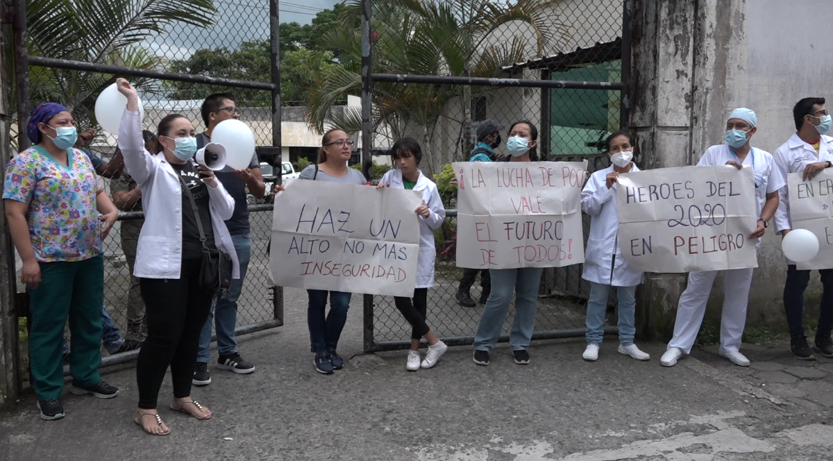 PERSONAL DEL CENTRO DE SALUD LOS ROSALES EFECTUÓ UN PLANTÓN EXIGIENDO SEGURIDAD
