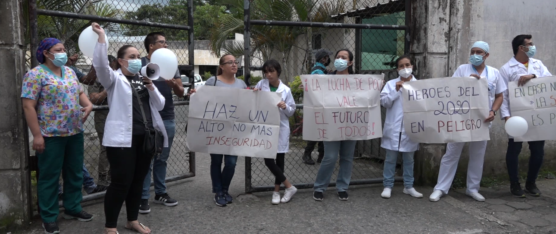 PERSONAL DEL CENTRO DE SALUD LOS ROSALES EFECTUÓ UN PLANTÓN EXIGIENDO SEGURIDAD