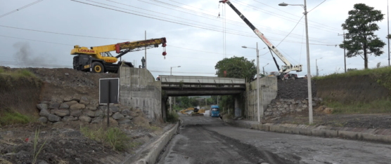 HABILITAN EL PASO VEHICULAR EN EL PUENTE EN EL SECTOR DE KFC