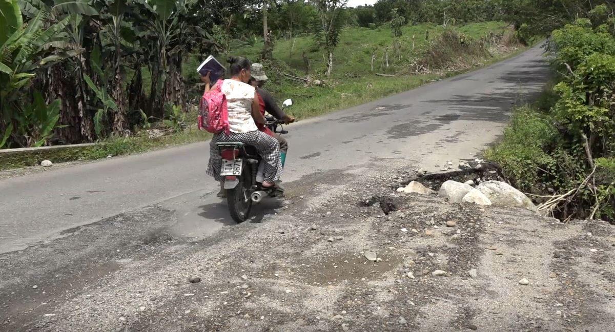 LA ALCANTARILLA DE LA VÍA QUE CONECTA A LOS RECINTOS SAN ANTONIO Y EL PLACER  ESTÁ A PUNTO DE COLAPSAR