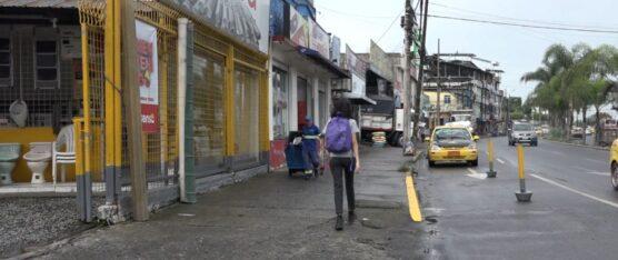 DE DOS A TRES ROBOS DIARIOS REPORTAN LOS COMERCIANTES DE LA AVENIDA ESMERALDAS