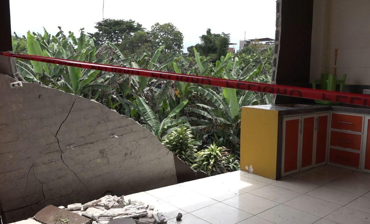 TRES CASAS RESULTARON AFECTADAS POR EL COLAPSO DE UN MURO DE CONTENCIÓN