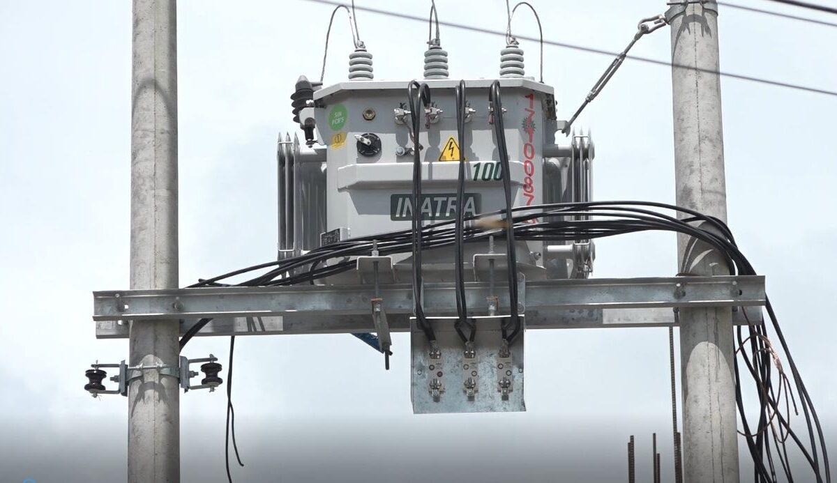 LOS CONSTANTES CORTES DE ENERGÍA ELÉCTRICA EN PUERTO QUITO CAUSAN PROBLEMAS PARA LOS COMERCIANTES