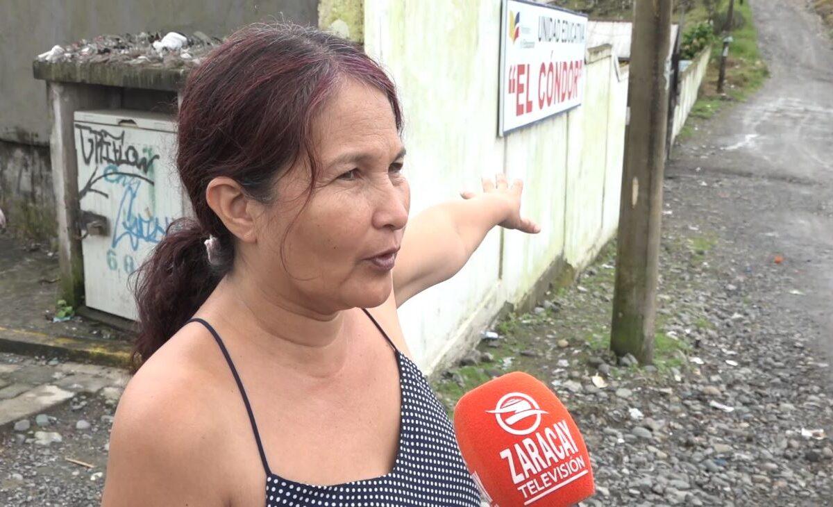 LA UNIDAD EDUCATIVA EL CÓNDOR SE INUNDÓ A CAUSA DE LAS LLUVIAS