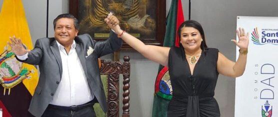 CLARA HINOJOSA ASUME EL CARGO DE VICEALCALDESA EN SANTO DOMINGO.