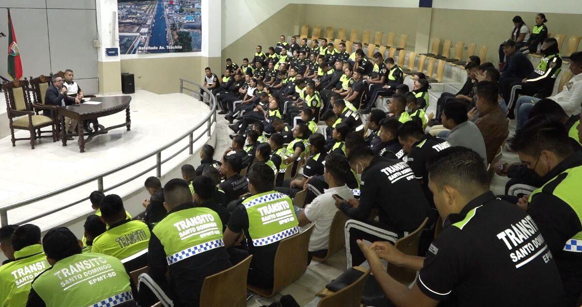 LOS AGENTES CIVILES DE TRÁNSITO MANTUVIERON UNA REUNIÓN CON EL ALCALDE DE SANTO DOMINGO