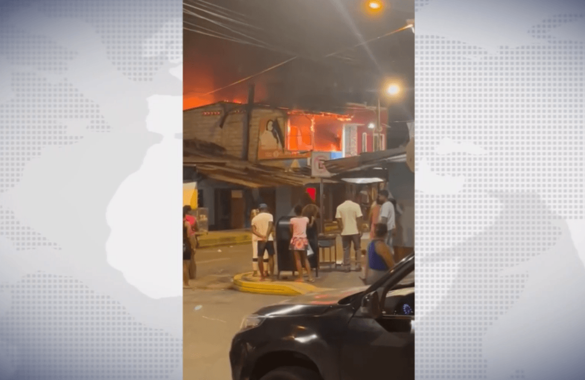UN INCENDIO QUEMÓ CASI POR COMPLETO LA VIVIENDA DE UNA FAMILIA EN EL BARRIO MALECÓN RÍO QUININDÉ