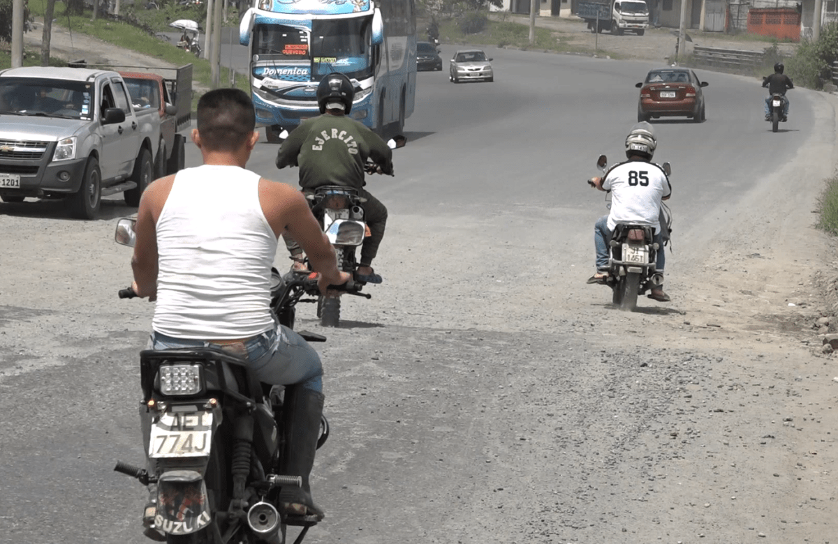 CIRCULAR POR LA AVENIDA LOS COLONOS SE HA CONVERTIDO EN UN RIESGO PARA LOS TRANSEÚNTES Y CONDUCTORES