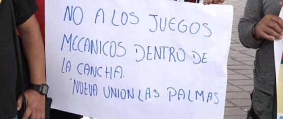 PLANTÓN EN  EL MUNICIPIO DE SANTO DOMINGO PARA RECLAMAR EL USO DE LAS CANCHAS DE LAS PALMAS