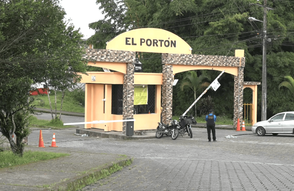 LA COLOCACIÓN DE PLUMAS DE SEGURIDAD CAUSA INCONFORMIDAD EN LOS HABITANTES DE EL PORTÓN