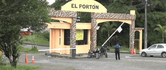 LA COLOCACIÓN DE PLUMAS DE SEGURIDAD CAUSA INCONFORMIDAD EN LOS HABITANTES DE EL PORTÓN