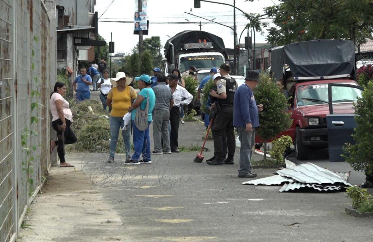 UNA MINGA SE DESARROLLÓ EL ÁREA VERDE DE LA URBANIZACIÓN GALO PLAZA