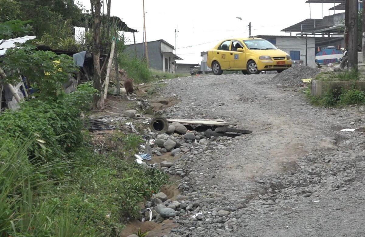 LOS BUSES YA NO CIRCULAN POR LA CALLE PROVINCIA DEL CARCHI, EN LA COOPERATIVA ASISTENCIA MUNICIPAL 1