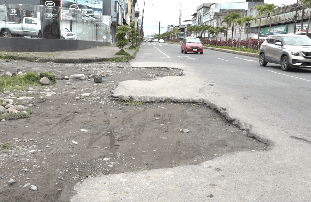 QUE SE MEJORE LA SITUACIÓN VIAL DEL KM 1 ½  LA AV. QUEVEDO EN SANTO DOMINGO