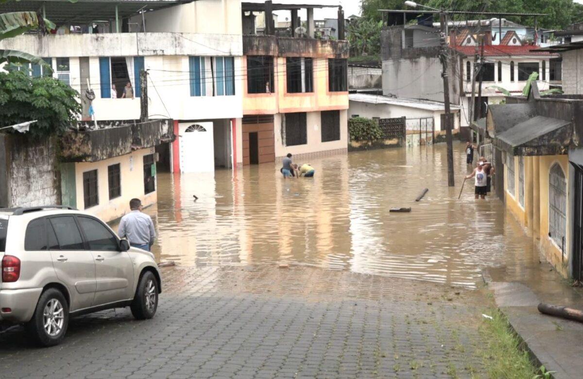 MÁS DE 10 EMERGENCIAS SE REPORTARON EN SANTO DOMINGO A CAUSA DEL FUERTE AGUACERO