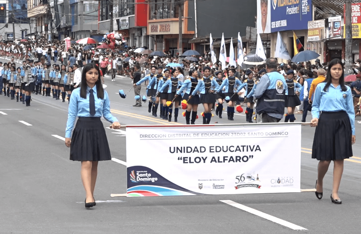 DESFILE CÍVICO POR LOS 56 AÑOS DE CANTONIZACIÓN DE SANTO DOMINGO