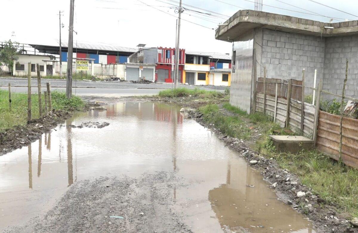 VARIAS CASAS SE INUNDARON EN EL SECTOR 7 DE LA COOPERATIVA SANTA MARTHA