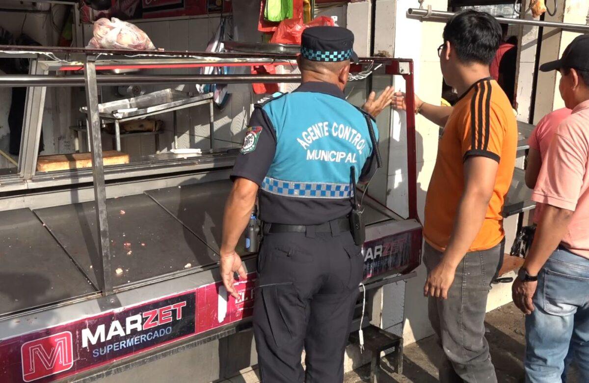 VARIOS VENDEDORES DE LA CALLE AMBATO FUERON RETIRADOS EN SANTO DOMINGO