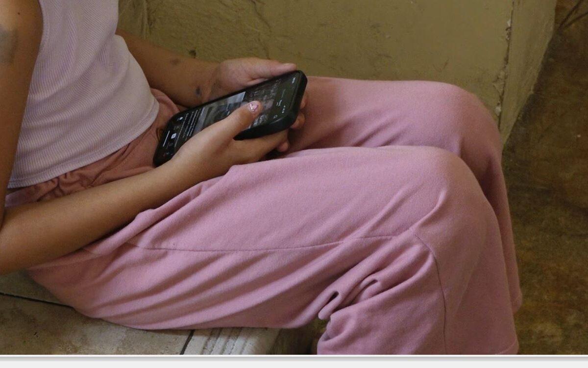 ESPECIALISTAS ADVIERTEN QUE EL USO EXCESIVO DE PANTALLAS PROVOCA DÉFICIT EN EL HABLA EN LOS INFANTES