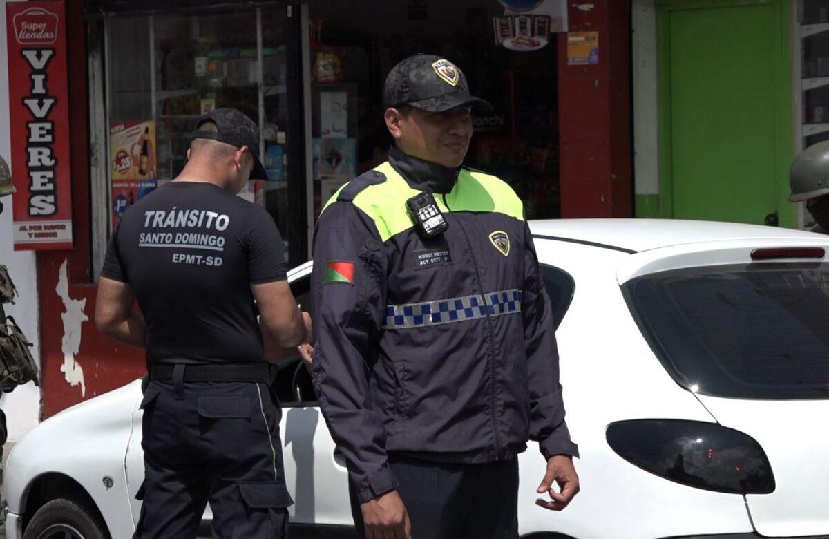 SE INTENSIFICARON LAS ACCIONES POR EL CONTROL DE VEHÍCULOS POLARIZADOS Y SIN PLACAS EN SANTO DOMINGO