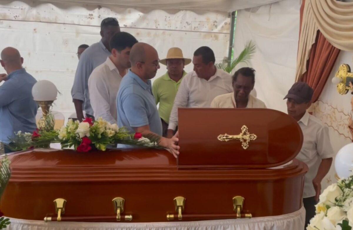 FAMILIARES Y AMIGOS LEVANTARON EN QUININDÉ UNA CAPILLA ARDIENTE PARA DESPEDIR A RIDER SÁNCHEZ