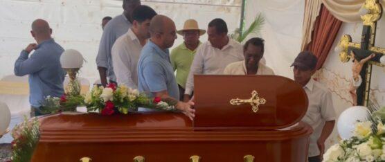 FAMILIARES Y AMIGOS LEVANTARON EN QUININDÉ UNA CAPILLA ARDIENTE PARA DESPEDIR A RIDER SÁNCHEZ