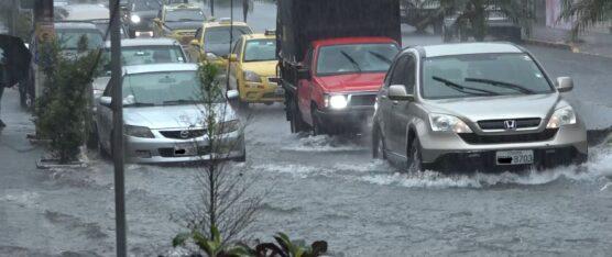 4 INUNDACIONES EN SECTORES COMO LOS UNIFICADOS, EL VERGEL, AV. LA LORENA Y EL SECTOR DEL KASAMA