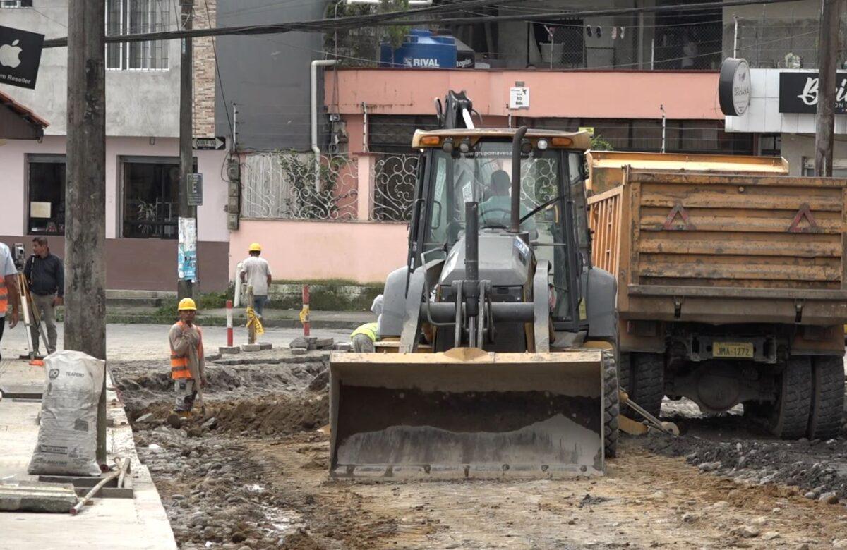 COMERCIANTES DE LA CALLE RÍO MULAUTE HACEN OBSERVACIONES POR LA MALA PLANIFICACIÓN DE OBRAS