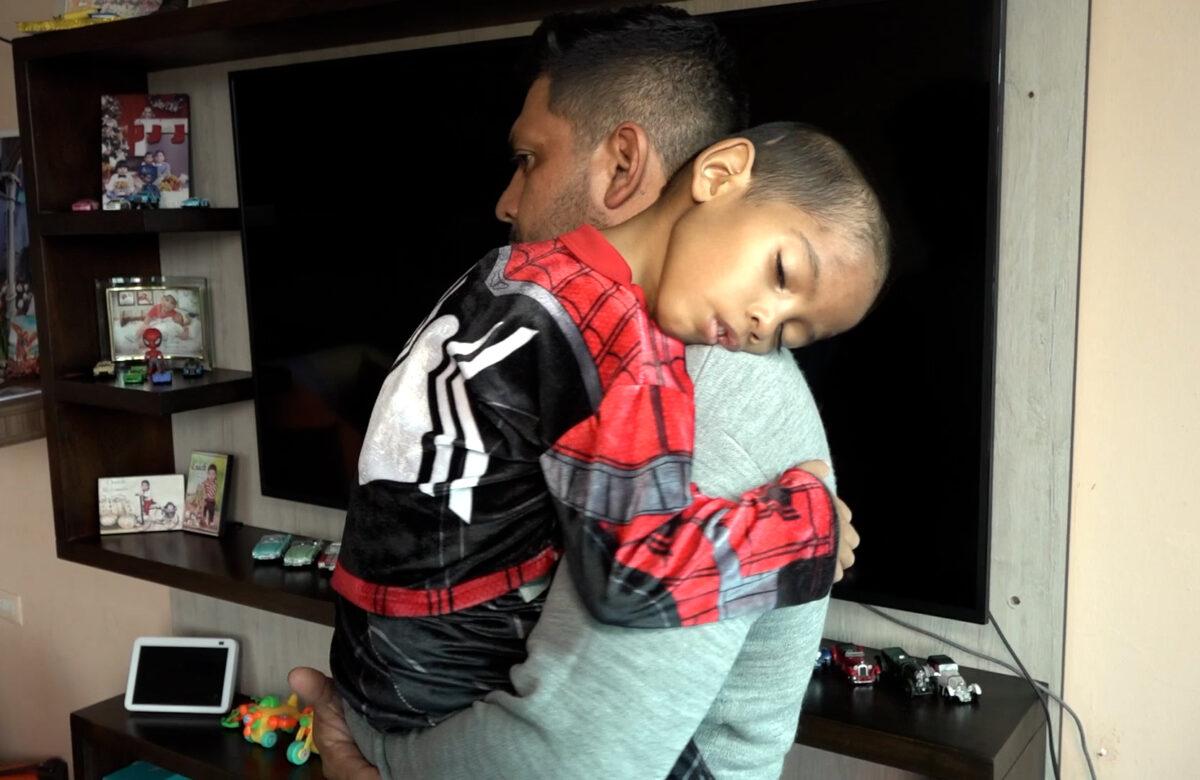 DERICK DESPERTÓ DEL COMA PERO NECESITA CONTINUAR CON TRATAMIENTOS MÉDICOS