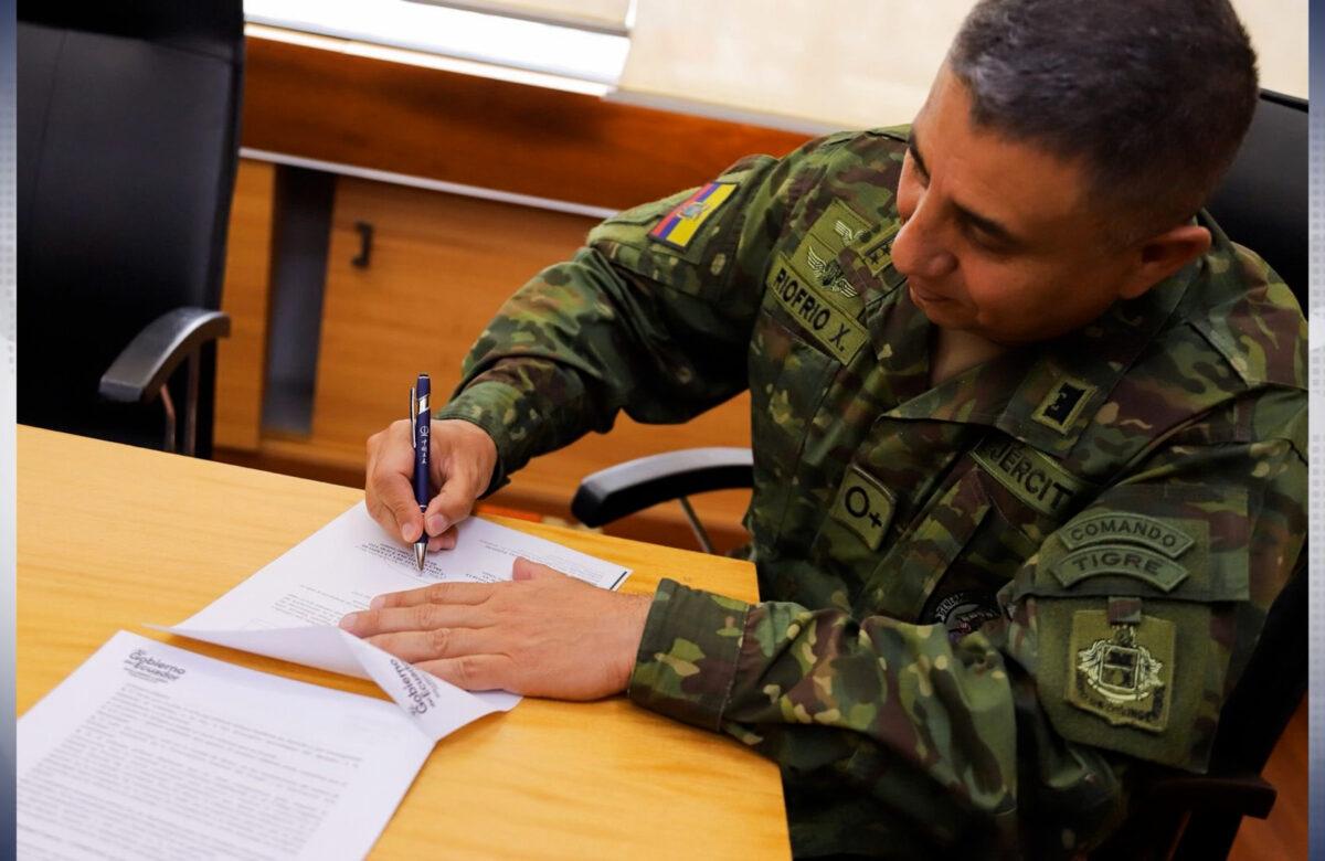 EL EJÉRCITO Y EL MTOP FIRMARON EL CONTRATO PARA LA CONSTRUCCIÓN DEL PUENTE DELTA