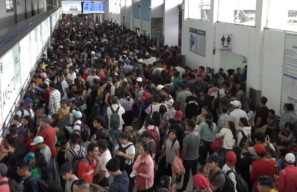 GRAN AFLUENCIA DE USUARIOS SE EVIDENCIÓ EN LA TERMINAL TERRESTRE DE SANTO DOMINGO POR LAS ELECCIONES