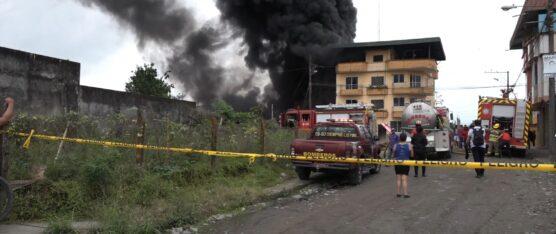 UN VORAZ INCENDIO SE REGISTRÓ EN LA COOPERATIVA SAN IGNACIO, EN SANTO DOMINGO
