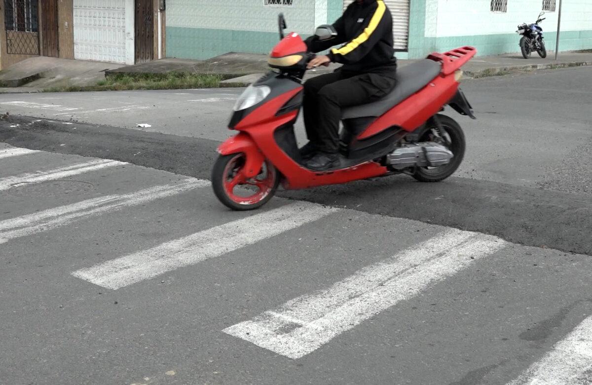 MORADORES DE LA COOPERATIVA LOS UNIFICADOS COLOCARON UN MURO EN LA CALLE ZUMBA