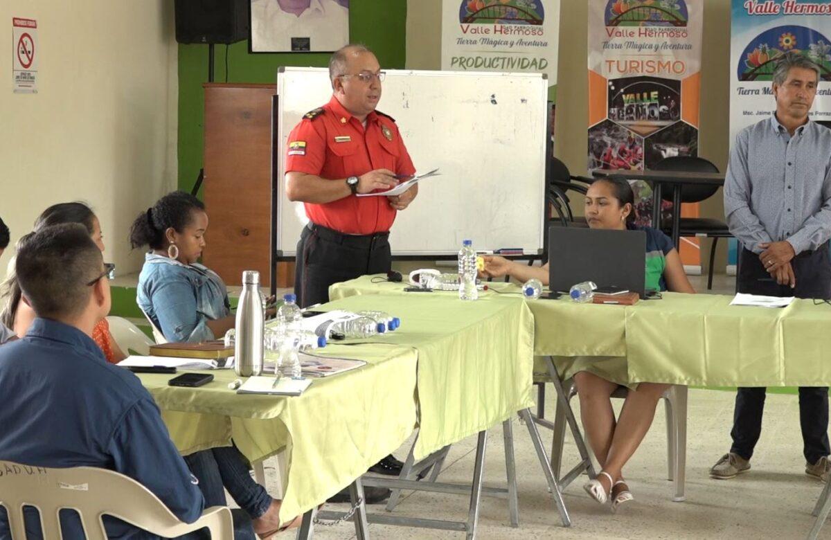 AUTORIDADES Y HABITANTES DE VALLE HERMOSO SE REUNIERON PARA DEFINIR UN PLAN DE CONTINGENCIA PARA EMERGENCIAS