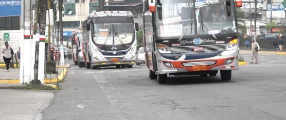 ORGANIZACIONES SOCIALES EN SANTO DOMINGO, RECHAZAN LA POSIBLE ALZA DE PASAJES