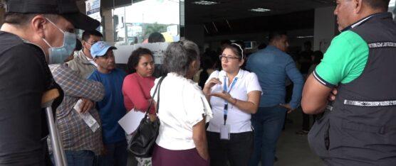 USUARIOS ACUDIERON AL REGISTRO CIVIL DE SANTO DOMINGO PARA TRAMITAR LA CÉDULA DE IDENTIDAD
