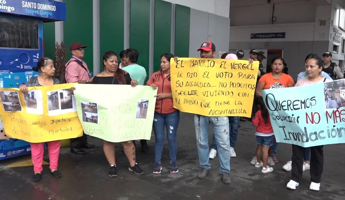 FAMILIAS AFECTADAS DEL BARRIO EL VERGEL ARRIBARON AL MUNICIPIO DE SANTO DOMINGO