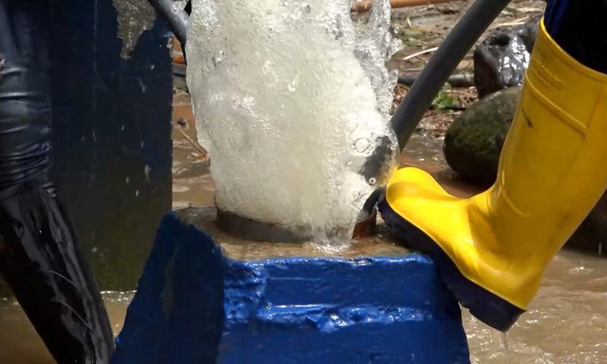 MORADORES DEL BARRIO SAN GABRIEL DENUNCIAN EL ESTADO DEL AGUA QUE RECIBEN EN SUS VIVIENDAS