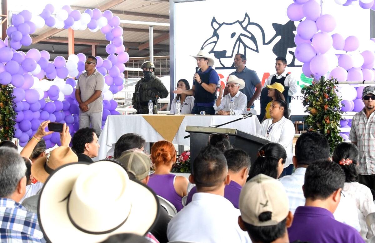 DANIEL NOBOA FUE RECIBIDO EN SANTO DOMINGO CON UNA EXTENSA CARAVANA