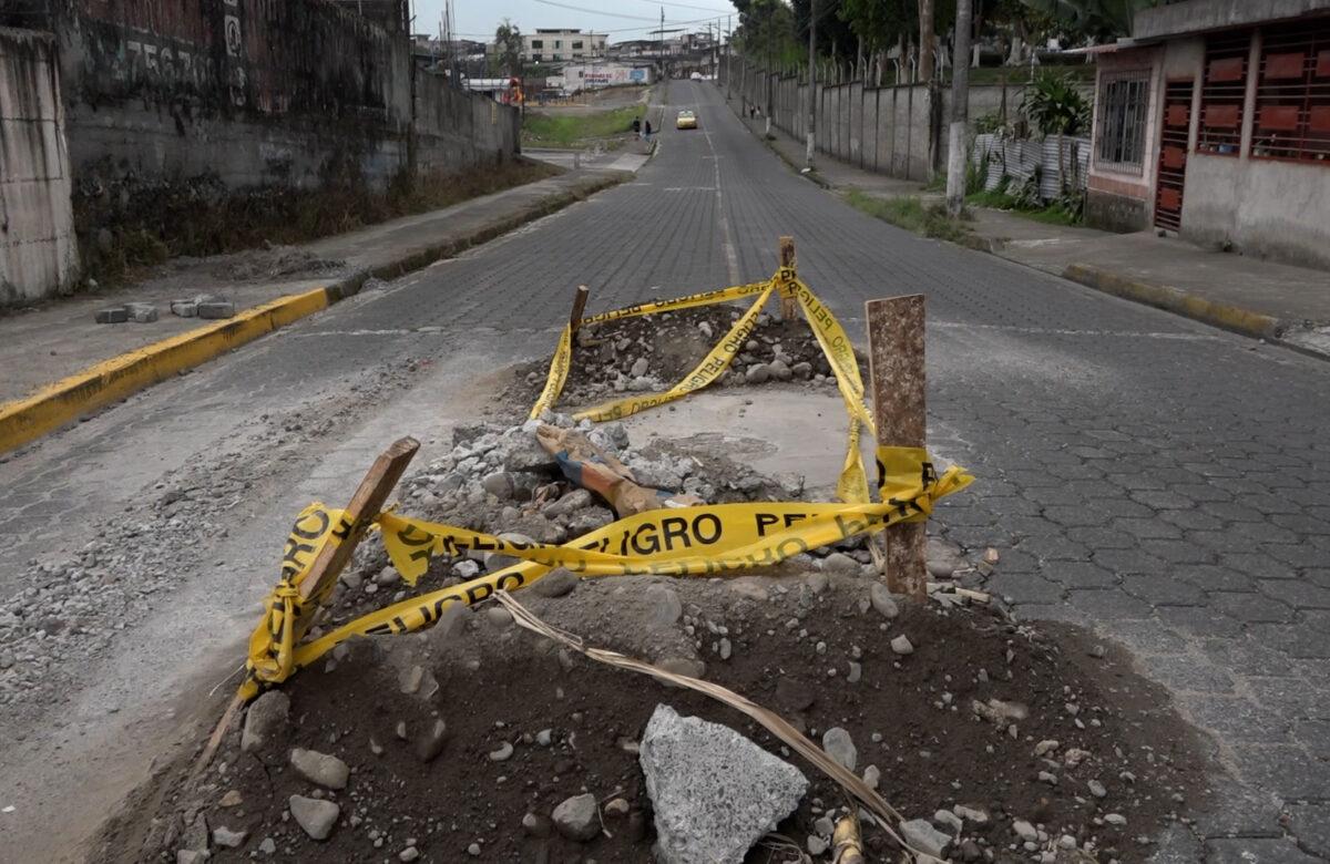 PRESENCIA DE ESCOMBROS EN LA AV. LA LORENA CAUSAN MALESTAR EN LOS CONDUCTORES