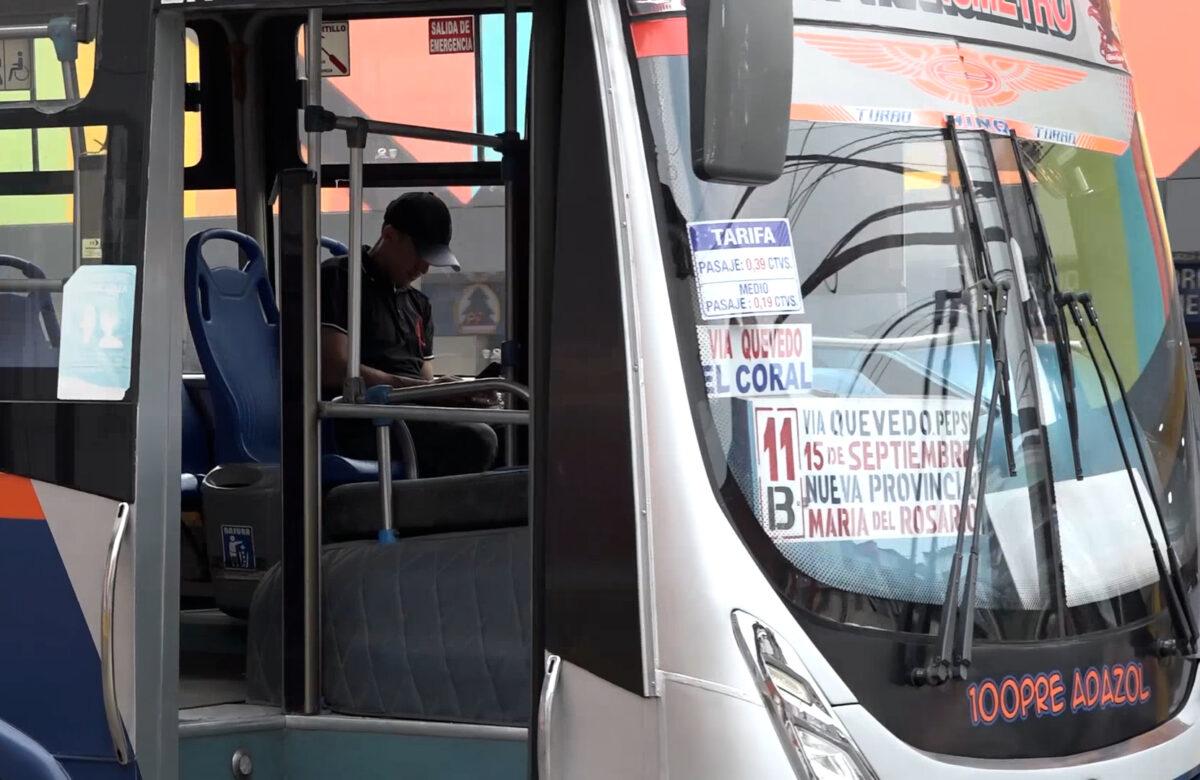 LAS DISCUSIONES ENTRE PASAJEROS Y CONDUCTORES DE BUS URBANO SUBEN DE TONO EN SANTO DOMINGO
