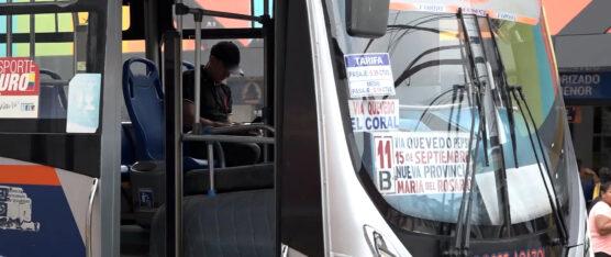 LAS DISCUSIONES ENTRE PASAJEROS Y CONDUCTORES DE BUS URBANO SUBEN DE TONO EN SANTO DOMINGO