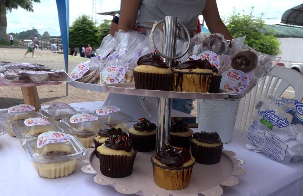 EN EL PARQUE CENTRAL DE LA PARROQUIA LA UNIÓN SE DESARROLLÓ UNA FERIA DE EMPRENDIMIENTO